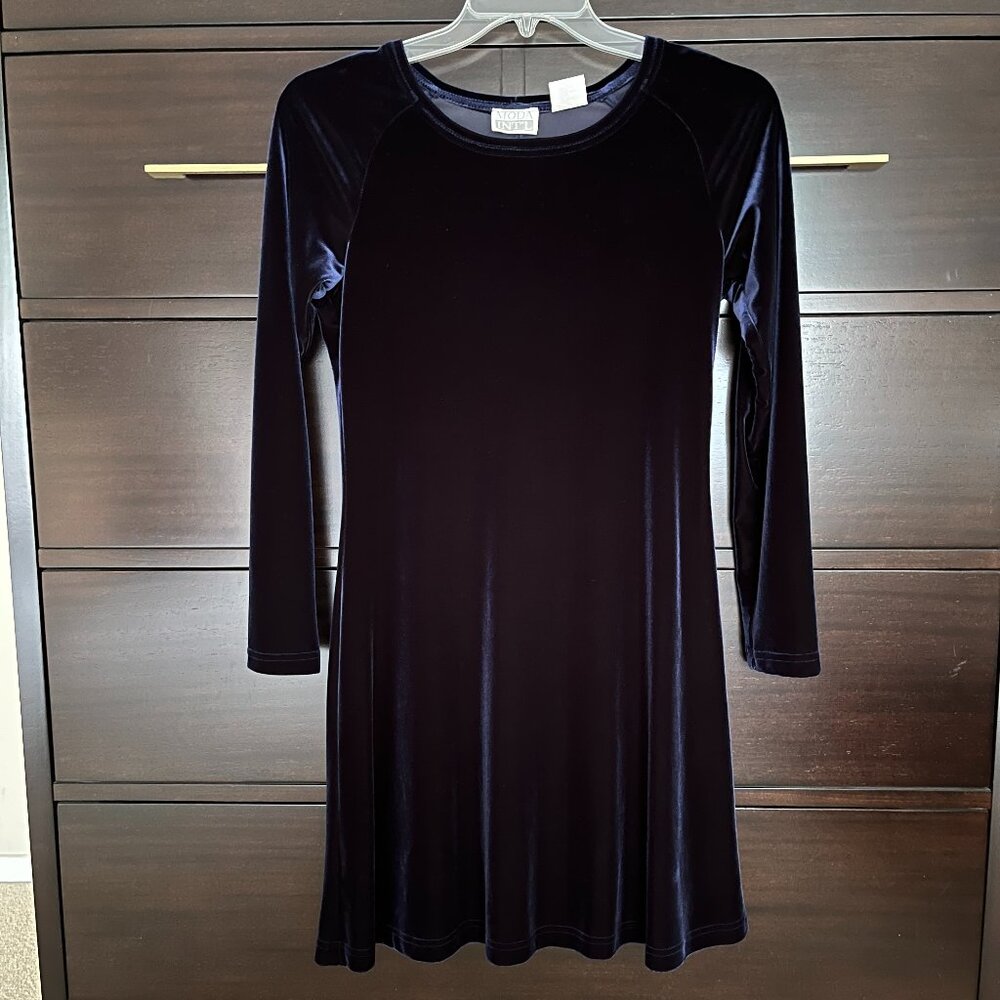 Moda International Vintage Stretch Velvet Dress - Perfect for holidays